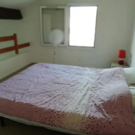 Maison Dans Piscine Tennis