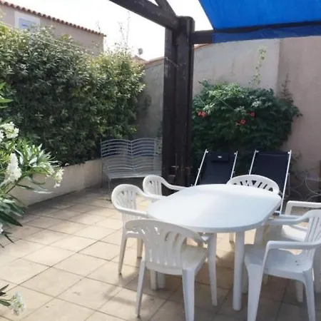 Maison Dans Piscine Tennis Holiday home