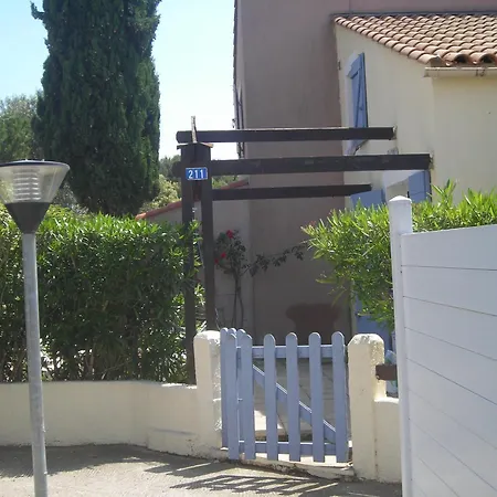 Maison Dans Piscine Tennis * Vic-la-Gardiole