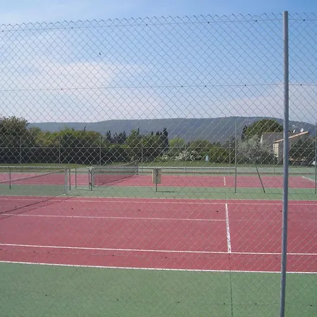 Maison Dans Piscine Tennis